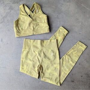 Gymshark Adapt Camo Seamless Sports Bra and Leggings Set Green small